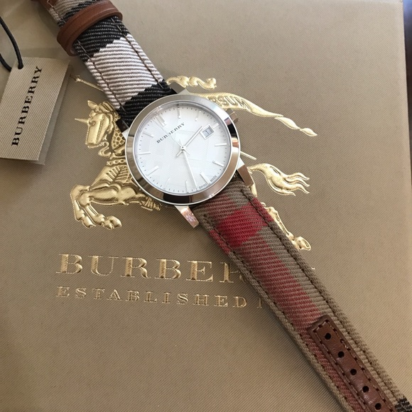 Burberry watch - Picture 3 of 4