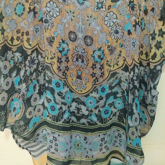 Beautiful blouse - Picture 3 of 3