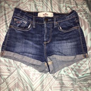 High waisted denim hollister shorts!💙
