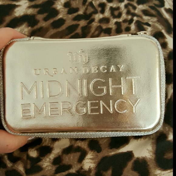 'Midnight Emergency' Urban Decay Palette (shimmer)