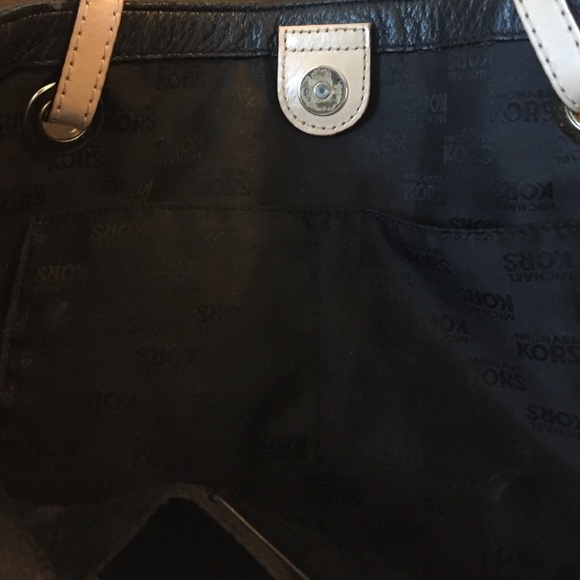 Michael Kors black purse - Picture 4 of 4