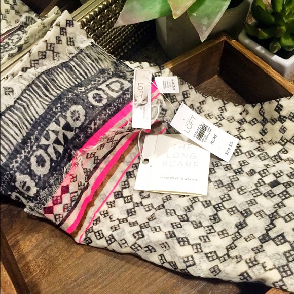 LOFT NWT Beautiful Wrap Scarf!💘