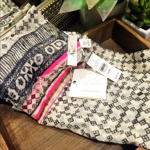 LOFT NWT Beautiful Wrap Scarf!💘