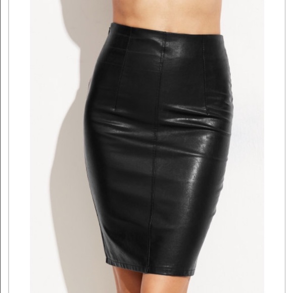 🎈Last 1🎈Amazing black faux leather skirt 🌟HP🌟 - Picture 2 of 4