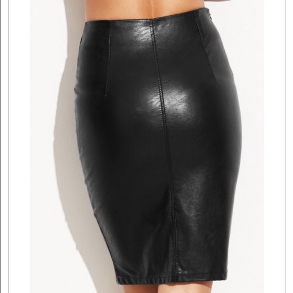 🎈Last 1🎈Amazing black faux leather skirt 🌟HP🌟 - Picture 3 of 4