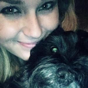 Meet your Posher, Caitlin