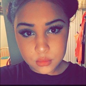 Meet your Posher, Ava