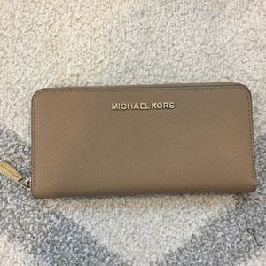 Michael kors continental zip up saffiano wallet