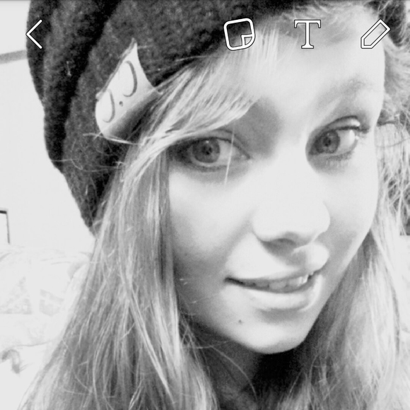 Meet your Posher, Ayna