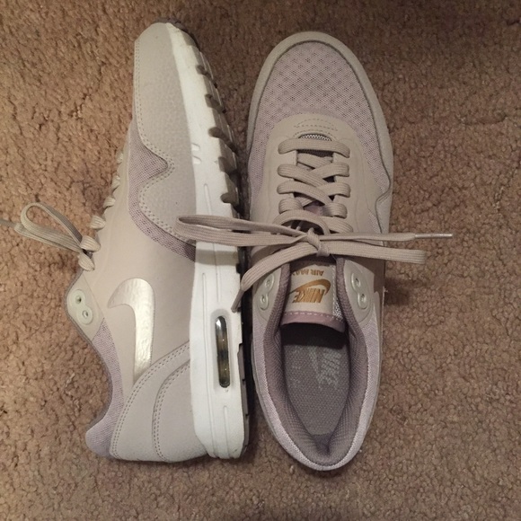 Nike Shoes - Nude Nike Airmax