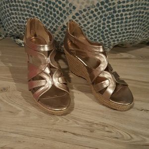 Gold metallic scrappy espadrille wedges size 8.5