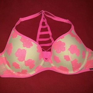 VS pink bra
