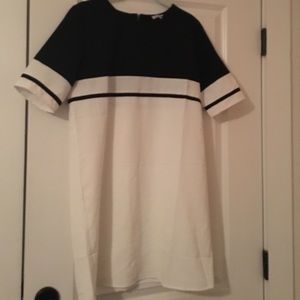 Black and white Tobi shift dress