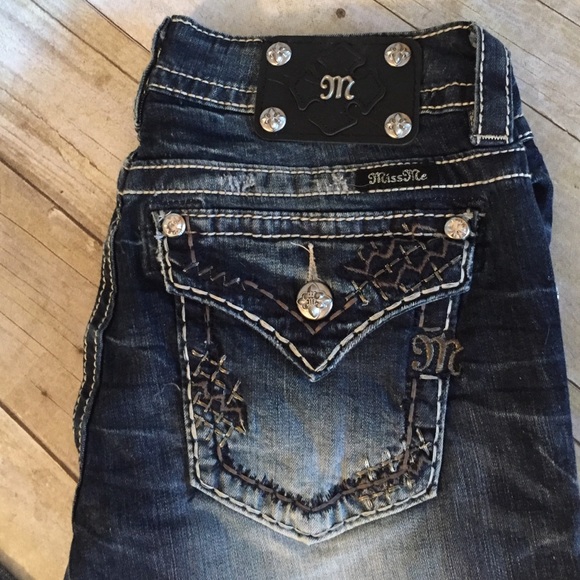 🎈DEAL OF THE DAY🎈MISS ME SKINNY JEANS size below - Picture 2 of 4