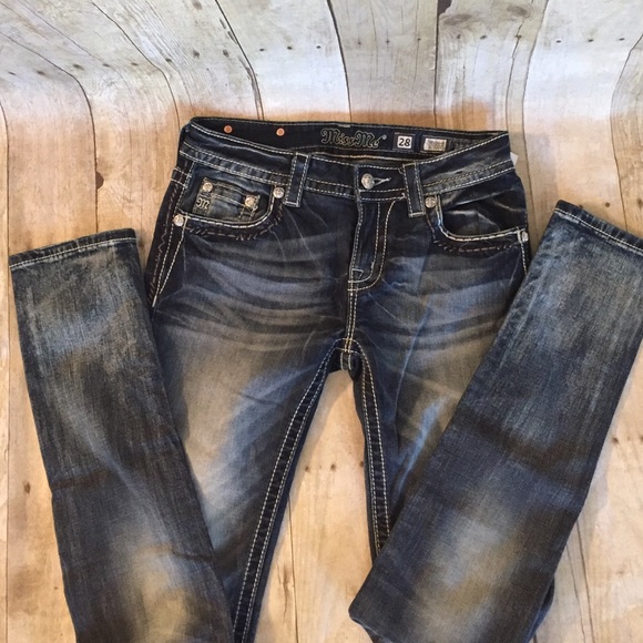 🎈DEAL OF THE DAY🎈MISS ME SKINNY JEANS size below - Picture 3 of 4