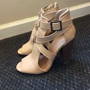 Cross strap leather heels