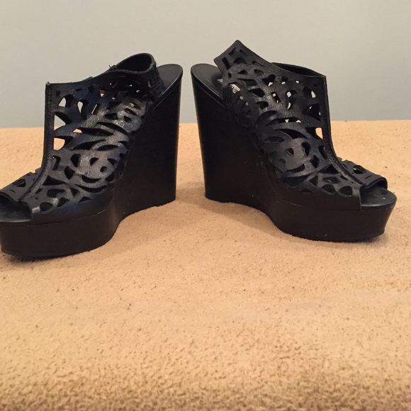 •STEVE MADDEN• wedges