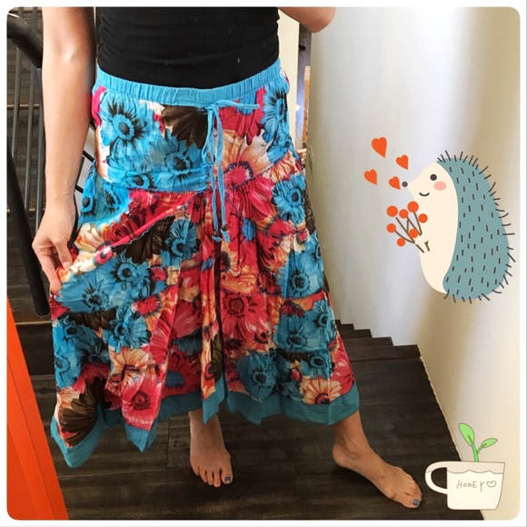 ✂️Clearance🔴$16✂️ 🎈Floral high-low skirt