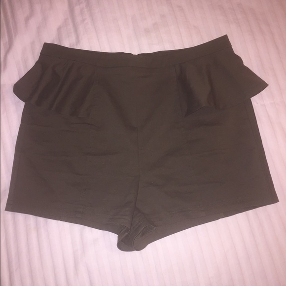 Peplum Olive Green Shorts