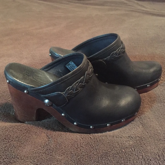 Beautiful Leather UGG Clog Heels 💕