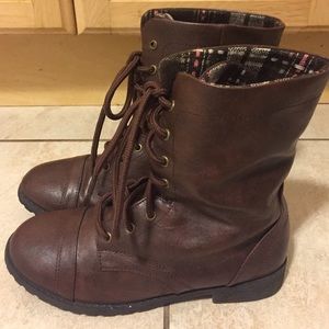 Girls American Eagle boots