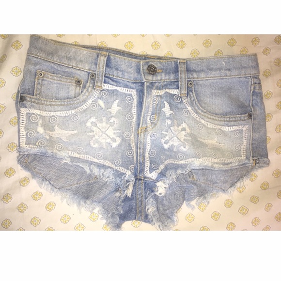 NWT LF CARMAR DENIM CUT-OFF SHORTS