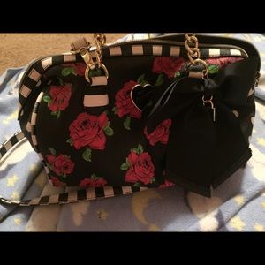 Betsey Johnson rose and blk/wht striped barrel 💋