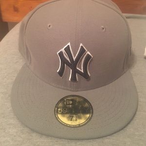 Never worn Yankees fitted New Era cap 7 & 3/8