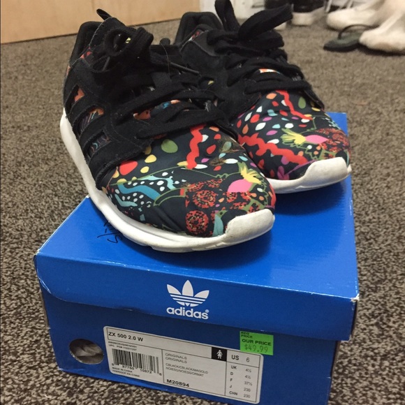 Adidas women's shoes looks new