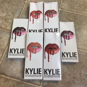 6 matte, very long lasting lipsticks