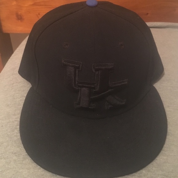 Kentucky Wildcats Nike Dri-Fit SnapBack - Picture 1 of 4