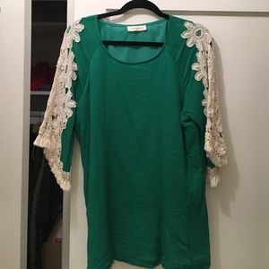 Green top with lace sleeve