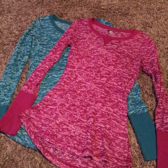 Bundle of 2 long sleeve Vanity tops