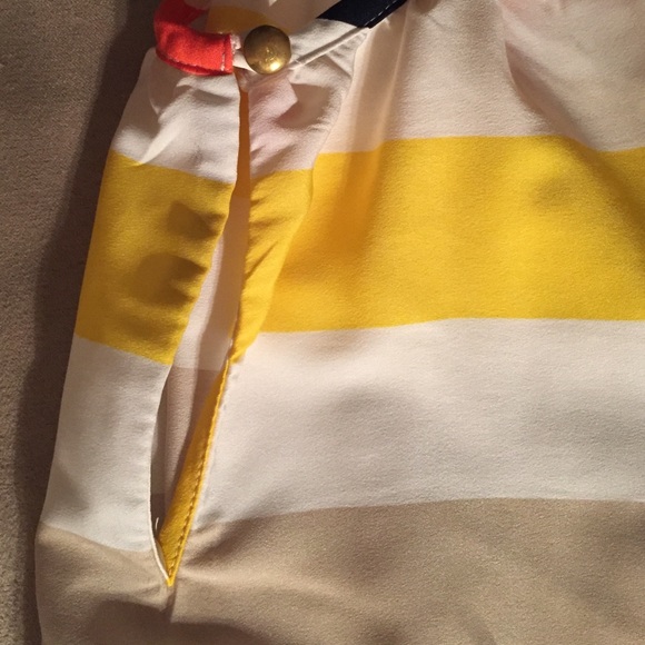 Banana Republic High neck tank - Picture 3 of 4