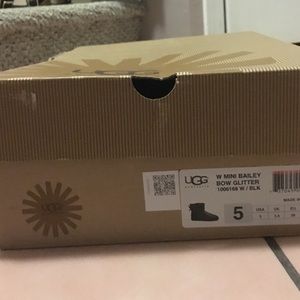 Uggs size 5 - W mini Bailey bow glitter black