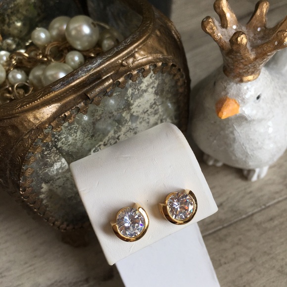 SALE💥 Gold "Diamond" Half Bezel Post Earrings