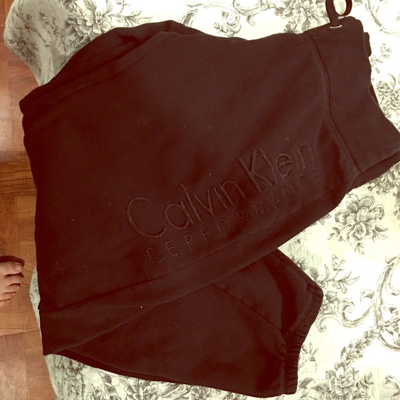 Calvin Klein cropped sweats 😍😍