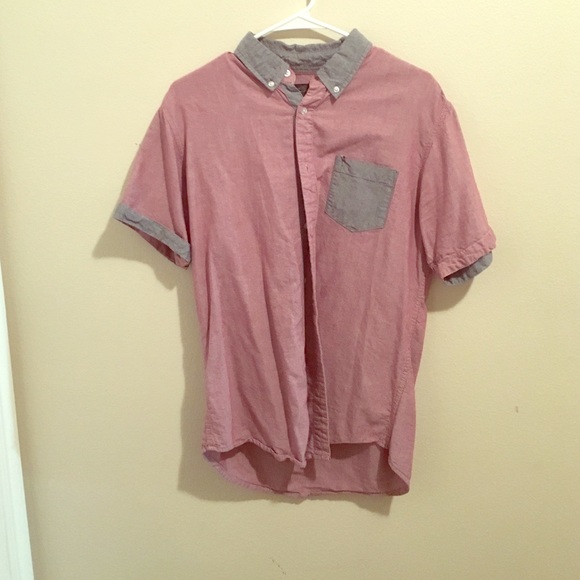 Short sleeve button up shirt.