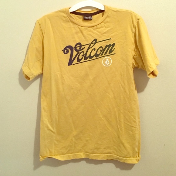 Short sleeve volcom t-shirt.
