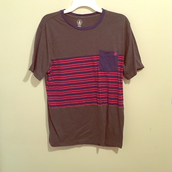Short sleeve grey volcom shirt