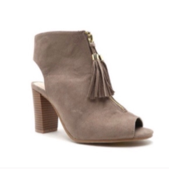 ❣️8.5❣️ Taupe Fringe Zip Cage Bootie Chic - Picture 4 of 4