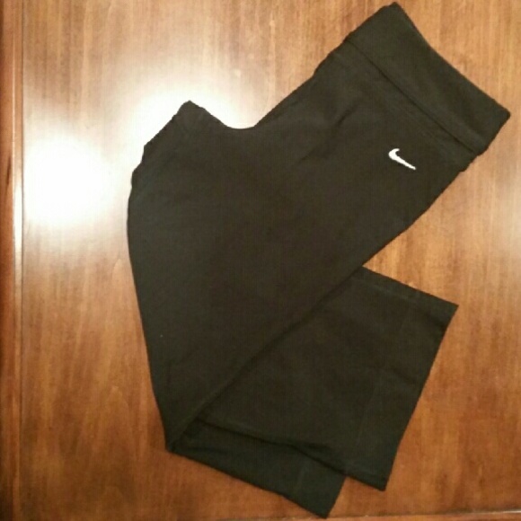 Nike fit dry capri athletic pants