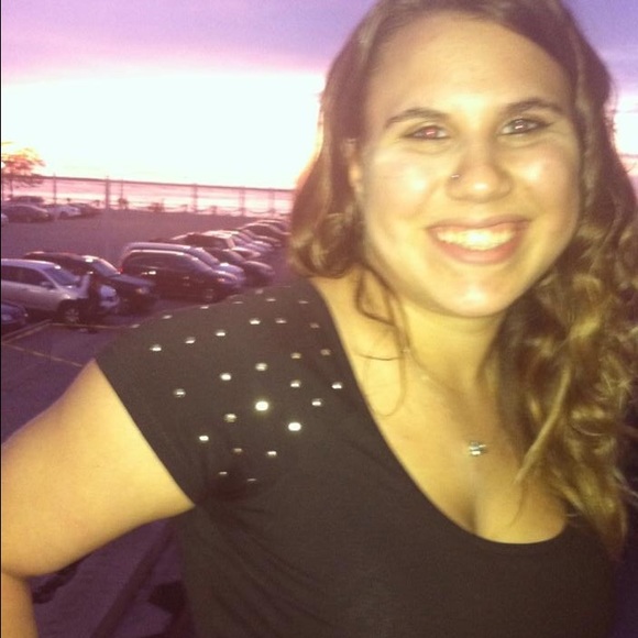 Meet your Posher, Ashley - Picture 1 of 1