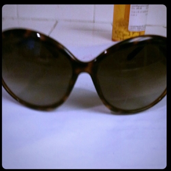 Authentic Bamboo Gucci Sunglasses - Picture 2 of 4