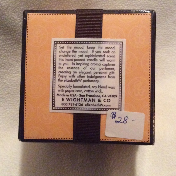 Elizabeth W soy based candle. - Picture 3 of 4