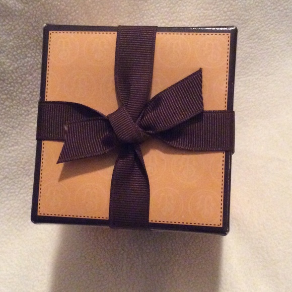 Elizabeth W soy based candle. - Picture 4 of 4