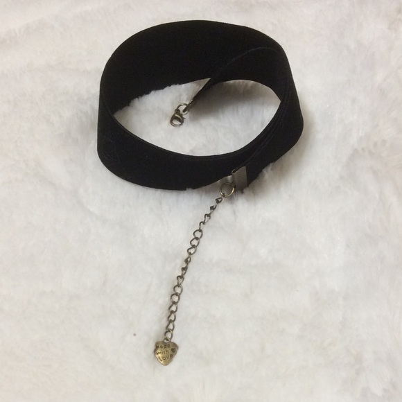 HP ๐ Sale! ๐ Wide velvet choker - Picture 4 of 4