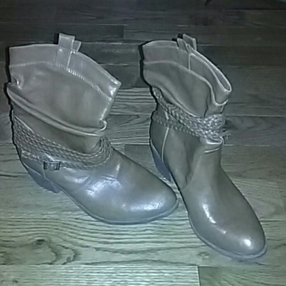 Boots - Picture 3 of 3