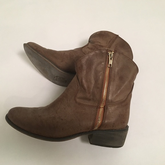 Cute to Boot Faux Suede Cowboy Boots Gold Zip Sz 7