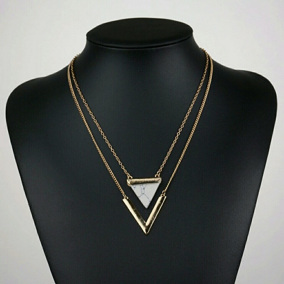 LAST ONE  NWT GEOMETRIC TRIANGLE NECKLACE - Picture 4 of 7